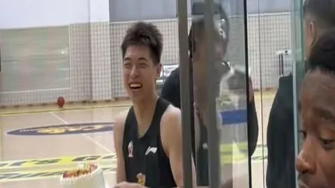 利兹联神话破灭！揭秘法尔克如何力挽狂澜，走出“不败阴影”的困境